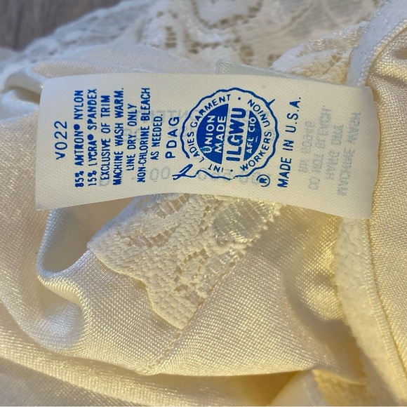 Vintage 1970s Victoria's Secret White Lace Bridal Shapewear Slip Union Made Sz L - Picture 10 of 10